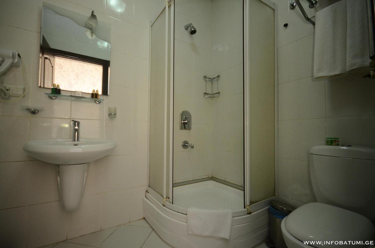 Hotel Istanbul Batumi Exterior photo