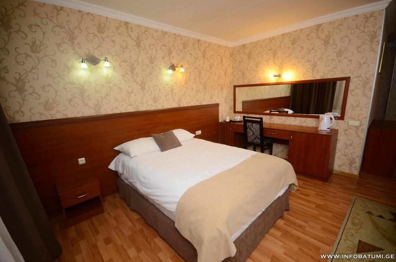 Hotel Istanbul Batumi Exterior photo